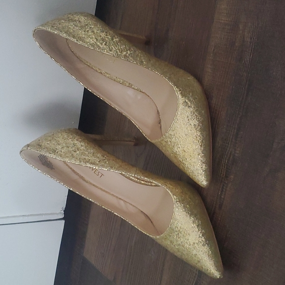 Gold Nine West heels - Picture 1 of 4